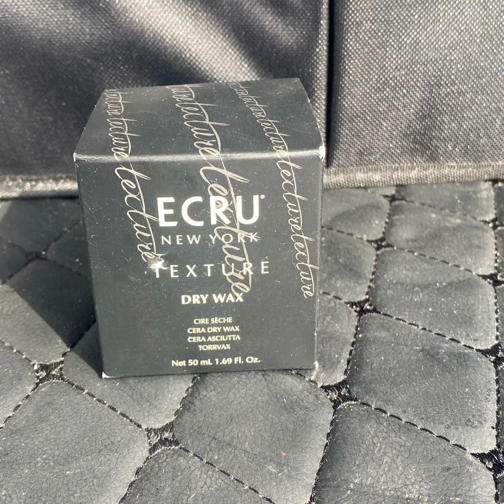 ECRU New York Texture Dry Wax - Black Box